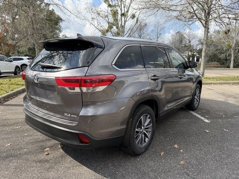 Used 2019 Toyota Highlander XLE image 6