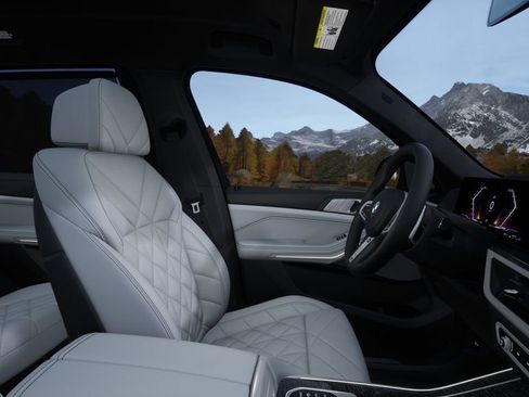 New 2026 BMW X7 xDrive40i w/ M Sport Package image 9