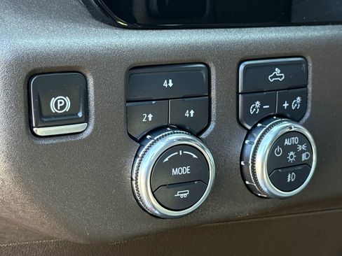 Used 2025 GMC Sierra 2500 SLE w/ SLE Convenience Package image 22