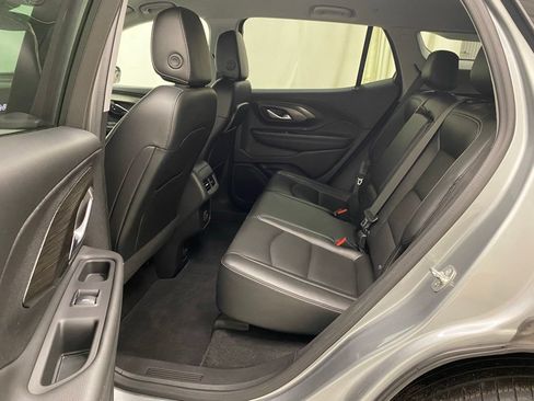 Used 2024 GMC Terrain SLT AWD/4WD image 16