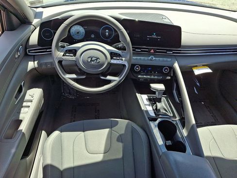 Used 2023 Hyundai Elantra SEL w/ Convenience Package FWD image 11