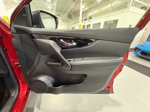 Used 2019 Nissan Rogue Sport SV AWD/4WD image 40