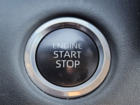 Used 2024 Toyota Highlander XLE image 20