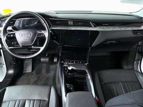 Used 2024 Audi Q8 e-tron Premium Plus image 19