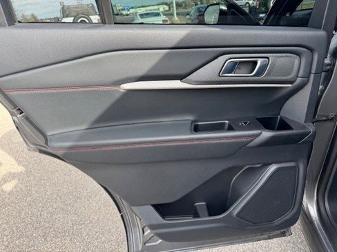 Certified 2025 Ford Explorer ST-Line w/ ST-Line Street Pack image 23