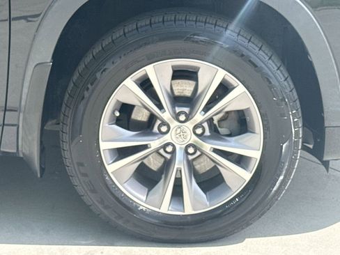 Used 2015 Toyota Highlander XLE AWD/4WD image 10