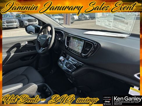 New 2026 Chrysler Voyager LX image 18