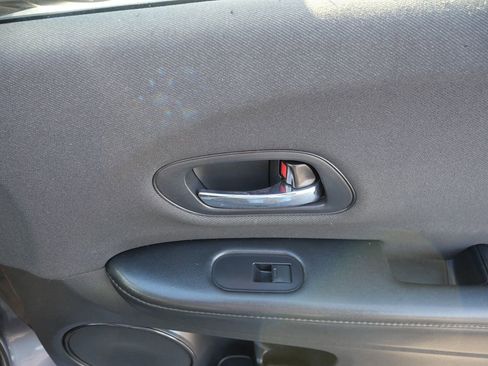 Used 2020 Honda HR-V LX image 17