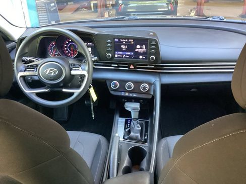 Used 2023 Hyundai Elantra SE FWD image 43
