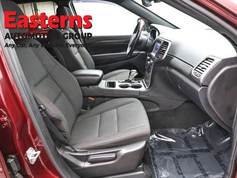 Used 2021 Jeep Grand Cherokee Laredo w/ Security & Convenience Group AWD/4WD image 24