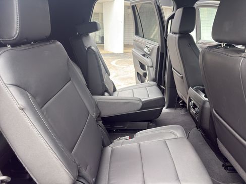 Used 2024 Chevrolet Tahoe Z71 w/ Luxury Package AWD/4WD image 23