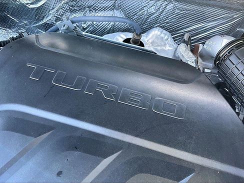 Used 2025 Chevrolet Trax LT FWD image 34