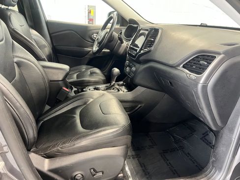 Used 2020 Jeep Cherokee Limited AWD/4WD image 29