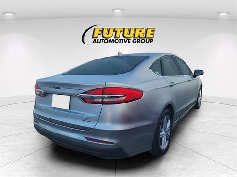 Used 2020 Ford Fusion SE image 3