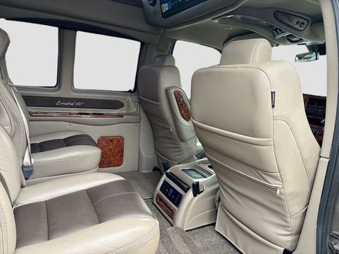 Used 2019 Chevrolet Express 2500 w/ Enhanced Convenience Package image 33