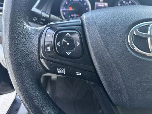 Used 2017 Toyota Camry LE FWD image 18