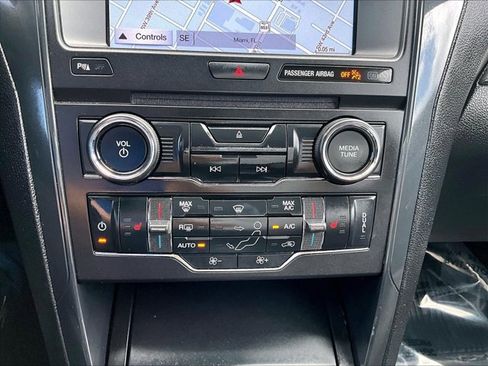 Used 2018 Ford Explorer XLT w/ Equipment Group 202A image 21