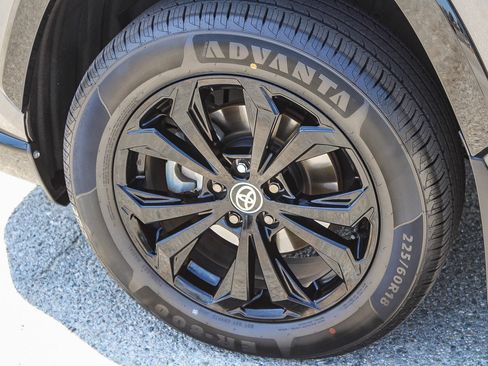 Used 2022 Toyota RAV4 SE w/ Convenience Package AWD/4WD image 13
