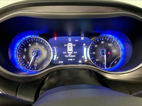 Used 2024 Chrysler Pacifica Touring-L FWD image 20