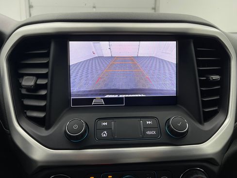 Used 2020 GMC Acadia SLE w/ Driver Convenience Package FWD image 4