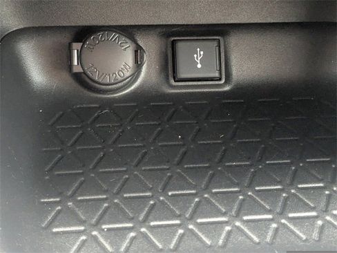 Used 2021 Toyota RAV4 LE image 22