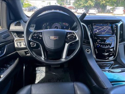 Used 2019 Cadillac Escalade Platinum AWD/4WD image 7