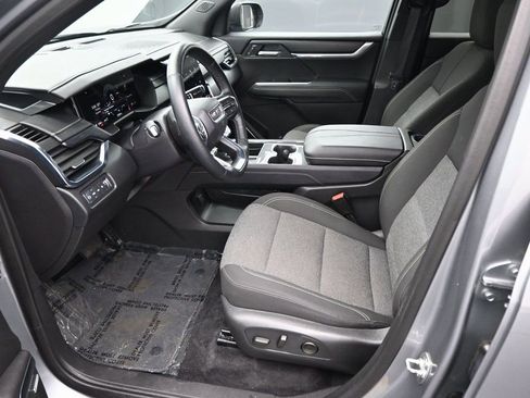 Used 2025 GMC Acadia Elevation image 9