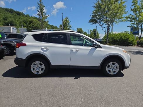 Used 2015 Toyota RAV4 LE AWD/4WD image 2