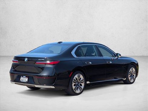 Used 2025 BMW i7 eDrive50 w/ Premium Package RWD image 5