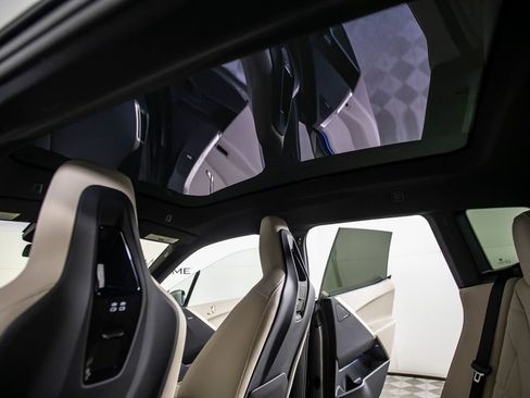 Used 2023 BMW iX xDrive50 w/ Sport Package image 23