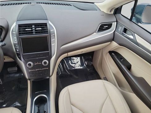 Used 2019 Lincoln MKC Premiere FWD image 16
