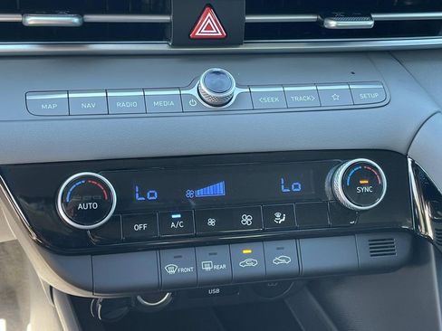 New 2025 Hyundai Elantra SEL image 24