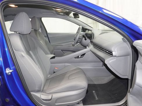 Used 2023 Hyundai Elantra SEL w/ Convenience Package FWD image 12
