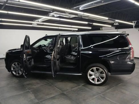 Used 2020 Cadillac Escalade ESV Luxury RWD image 27