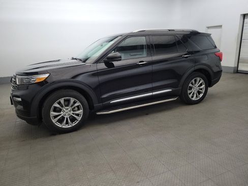 Used 2021 Ford Explorer Limited w/ Equipment Group 301A AWD/4WD image 2