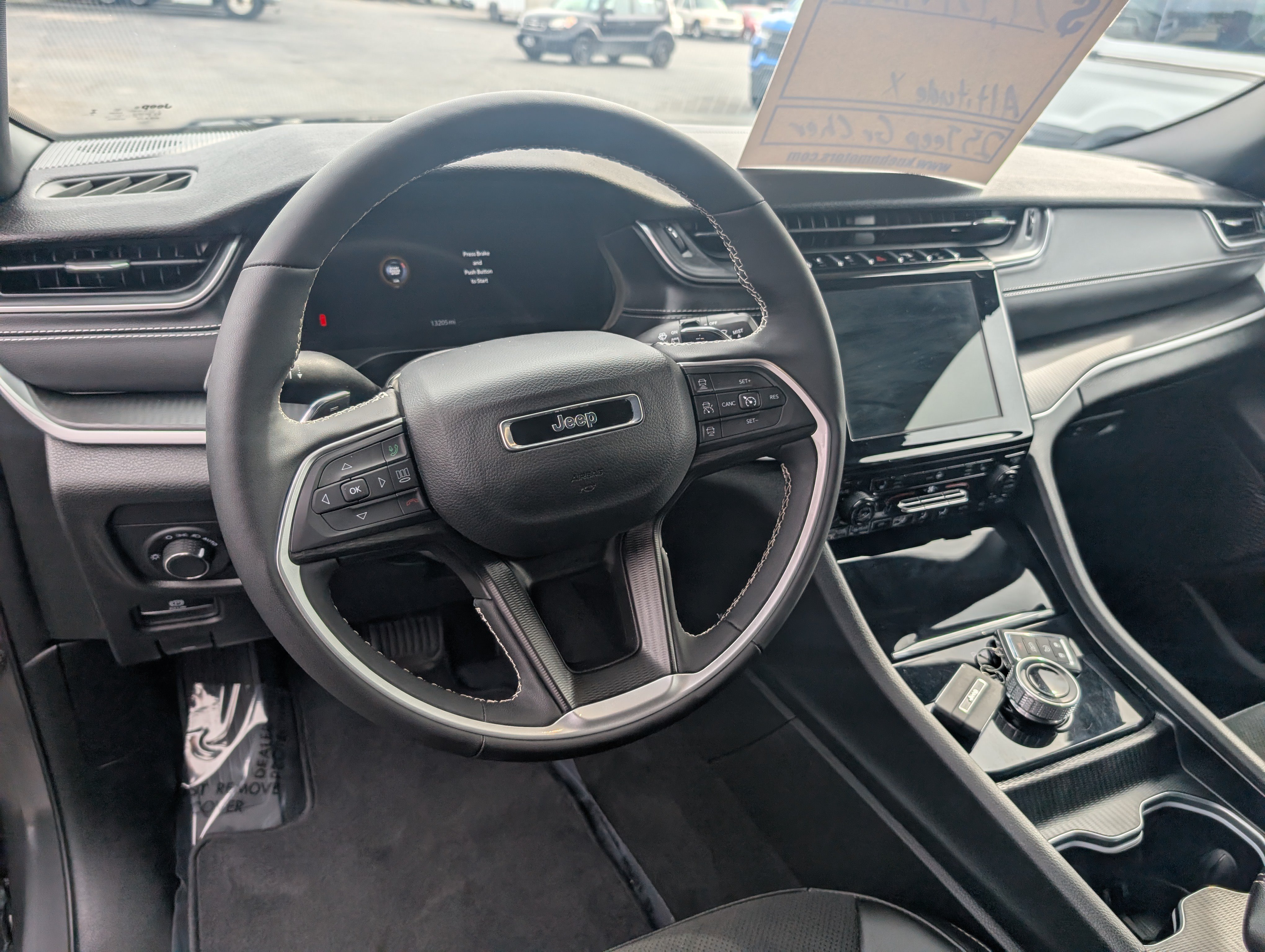 Used 2025 Jeep Grand Cherokee Altitude AWD/4WD image 13
