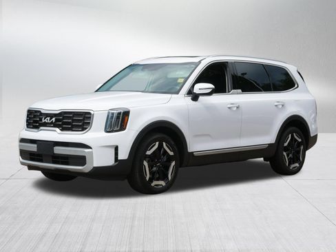 Certified 2024 Kia Telluride S w/ S Sunroof Package AWD/4WD image 3