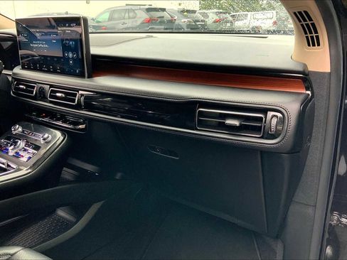 Used 2023 Lincoln Nautilus Reserve w/ Equipment Group 201A image 17