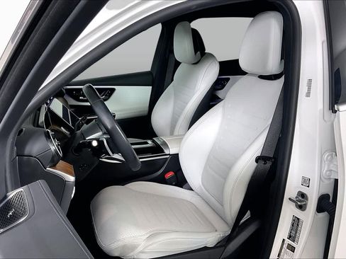 Used 2023 Mercedes-Benz GLC 300 image 8