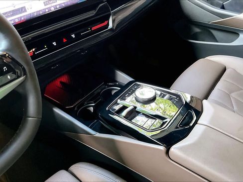 Used 2025 BMW 530i RWD image 16