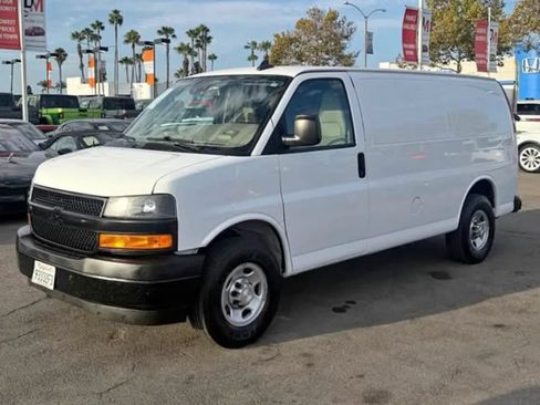 Used 2021 Chevrolet Express 3500 w/ Driver Convenience Package RWD image 2
