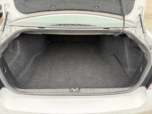 Used 2011 Chevrolet Impala LT FWD image 10