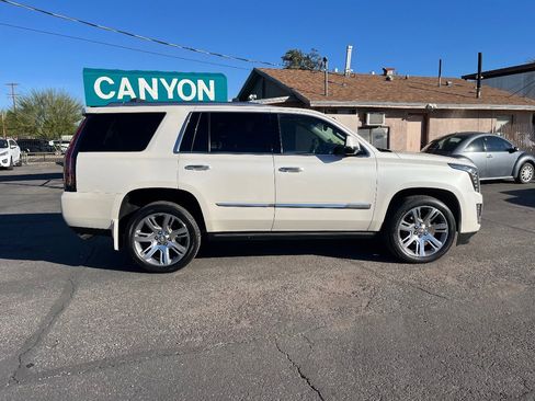 Used 2015 Cadillac Escalade Premium image 3