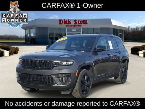 Used 2023 Jeep Grand Cherokee Altitude image 3