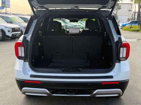 Certified 2025 Ford Explorer Platinum w/ LUX Leather Package image 13