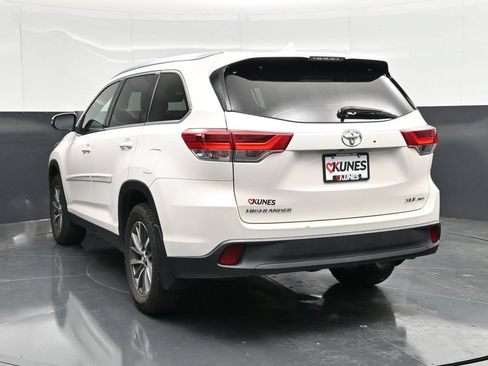 Used 2019 Toyota Highlander XLE AWD/4WD image 11
