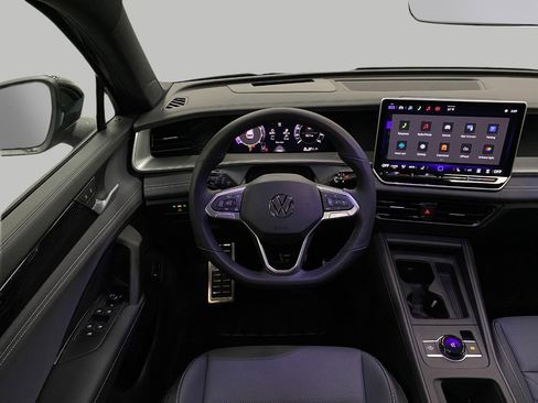 New 2026 Volkswagen Tiguan SE R-Line image 13