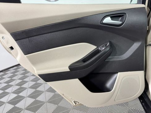Used 2017 Ford Focus SE FWD image 36