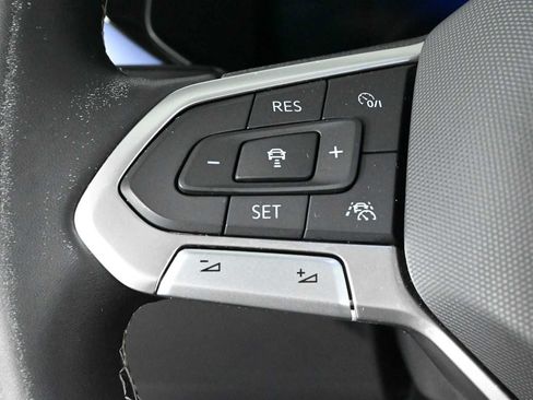 Certified 2022 Volkswagen Taos SE FWD image 20