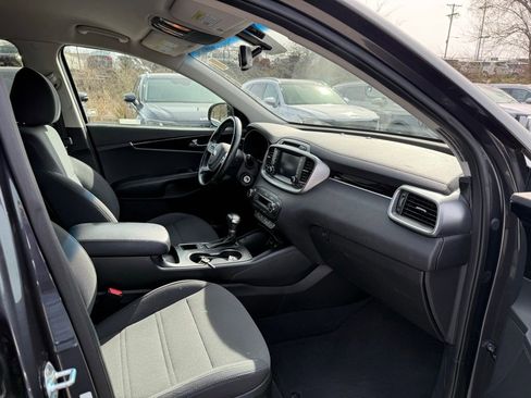 Used 2019 Kia Sorento LX w/ LX Convenience Package image 21